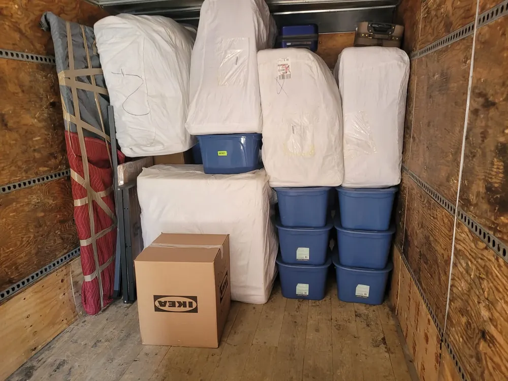 Chargement organisé dans un camion